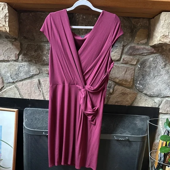 Ann Taylor burgundy cap sleeve belted dress - Picture 1 of 3
